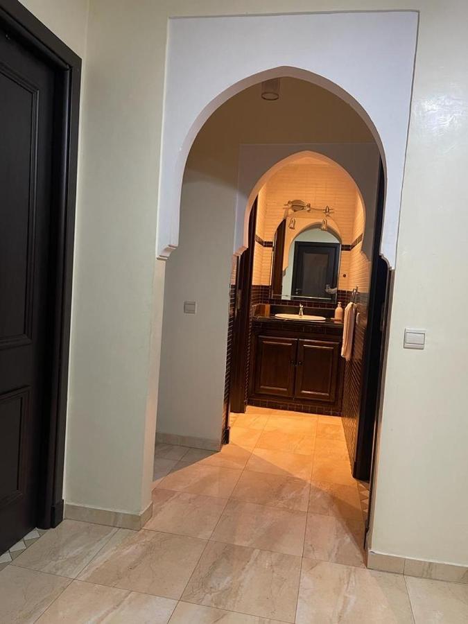 Magnifique Appartement Spacieux Confort Propre Familial 2 Chambres Salon Et Salle A Manger A 20Mn A Pied De Place Jemaa El Fina 4 Piscines Dans Espace De Golf A 12 Mn En Voitures L Entree Est Gratuit Pour La Clientele Ouvert Entre 10H Et 20H Marakéš Exteriér fotografie