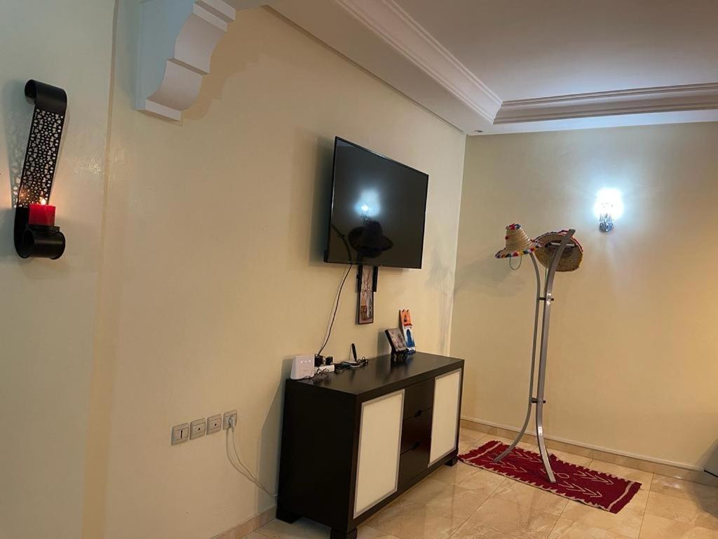Magnifique Appartement Spacieux Confort Propre Familial 2 Chambres Salon Et Salle A Manger A 20Mn A Pied De Place Jemaa El Fina 4 Piscines Dans Espace De Golf A 12 Mn En Voitures L Entree Est Gratuit Pour La Clientele Ouvert Entre 10H Et 20H Marakéš Exteriér fotografie