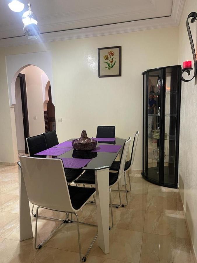 Magnifique Appartement Spacieux Confort Propre Familial 2 Chambres Salon Et Salle A Manger A 20Mn A Pied De Place Jemaa El Fina 4 Piscines Dans Espace De Golf A 12 Mn En Voitures L Entree Est Gratuit Pour La Clientele Ouvert Entre 10H Et 20H Marakéš Exteriér fotografie