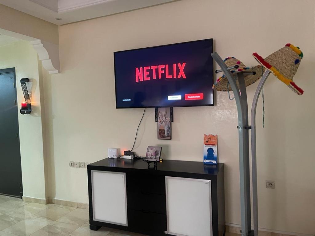 Magnifique Appartement Spacieux Confort Propre Familial 2 Chambres Salon Et Salle A Manger A 20Mn A Pied De Place Jemaa El Fina 4 Piscines Dans Espace De Golf A 12 Mn En Voitures L Entree Est Gratuit Pour La Clientele Ouvert Entre 10H Et 20H Marakéš Exteriér fotografie
