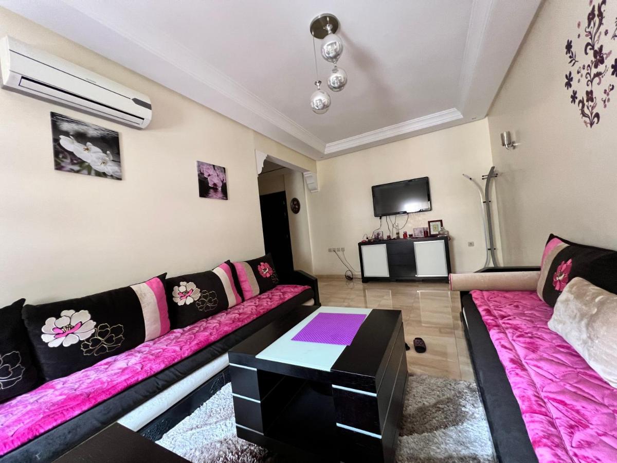 Magnifique Appartement Spacieux Confort Propre Familial 2 Chambres Salon Et Salle A Manger A 20Mn A Pied De Place Jemaa El Fina 4 Piscines Dans Espace De Golf A 12 Mn En Voitures L Entree Est Gratuit Pour La Clientele Ouvert Entre 10H Et 20H Marakéš Exteriér fotografie