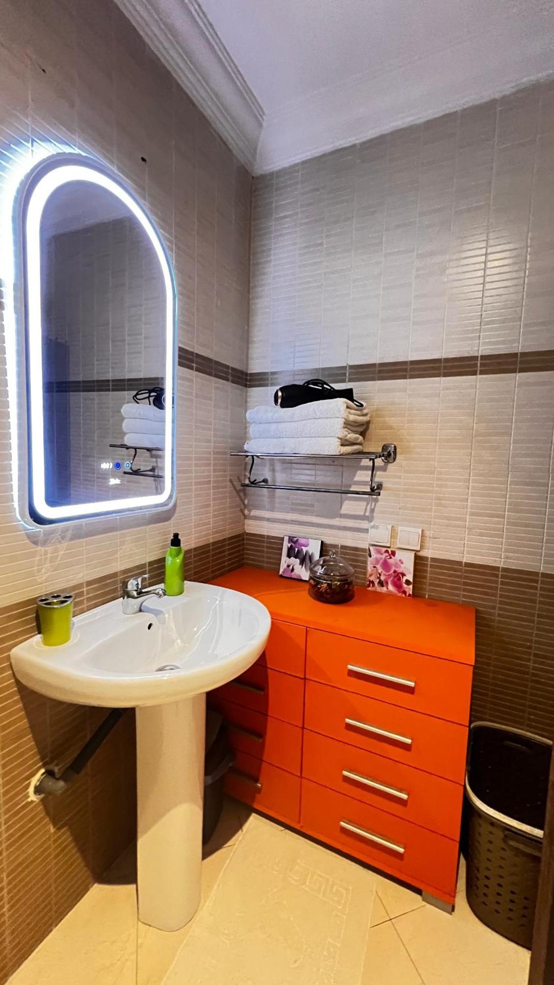 Magnifique Appartement Spacieux Confort Propre Familial 2 Chambres Salon Et Salle A Manger A 20Mn A Pied De Place Jemaa El Fina 4 Piscines Dans Espace De Golf A 12 Mn En Voitures L Entree Est Gratuit Pour La Clientele Ouvert Entre 10H Et 20H Marakéš Exteriér fotografie