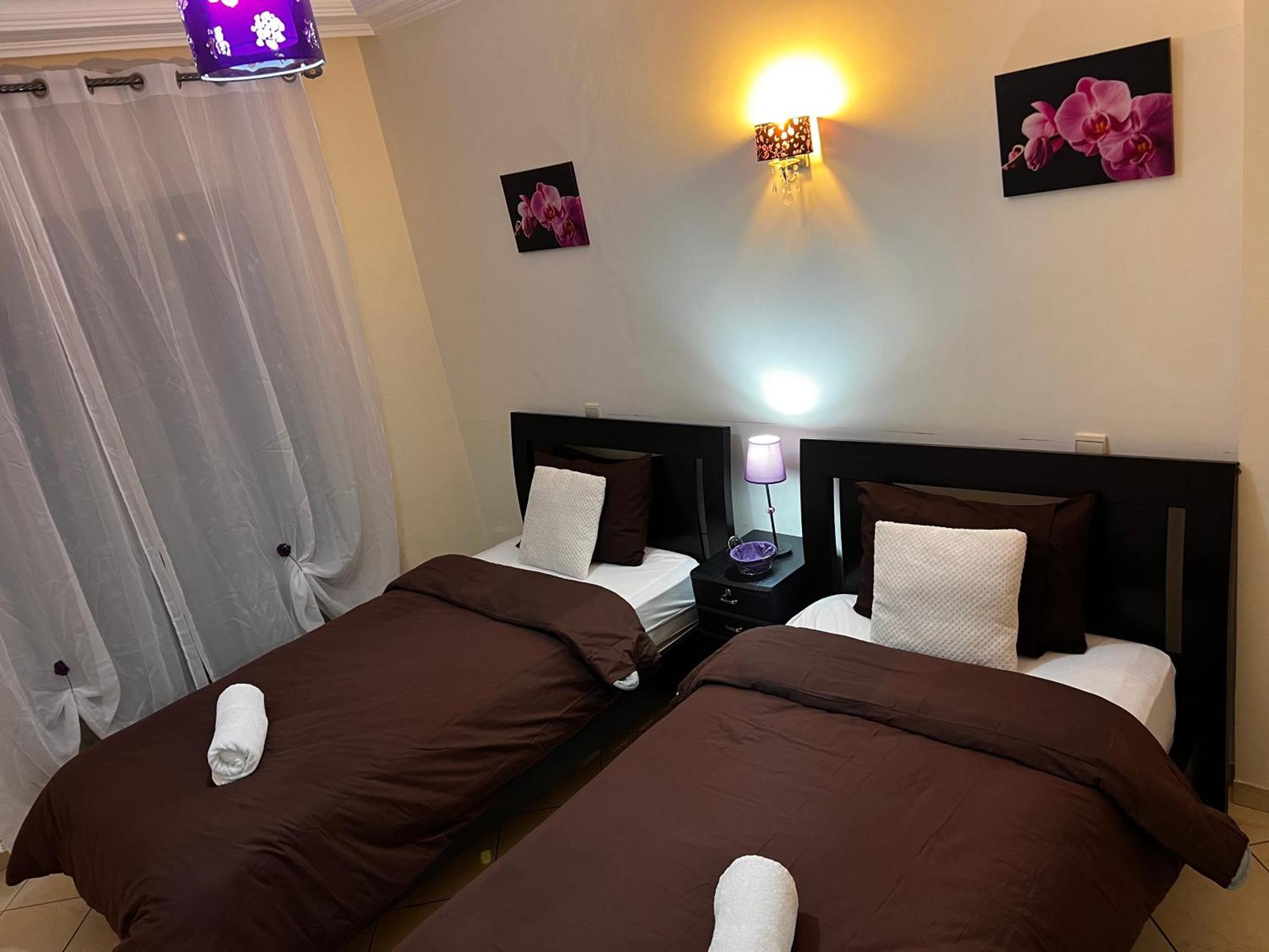 Magnifique Appartement Spacieux Confort Propre Familial 2 Chambres Salon Et Salle A Manger A 20Mn A Pied De Place Jemaa El Fina 4 Piscines Dans Espace De Golf A 12 Mn En Voitures L Entree Est Gratuit Pour La Clientele Ouvert Entre 10H Et 20H Marakéš Exteriér fotografie