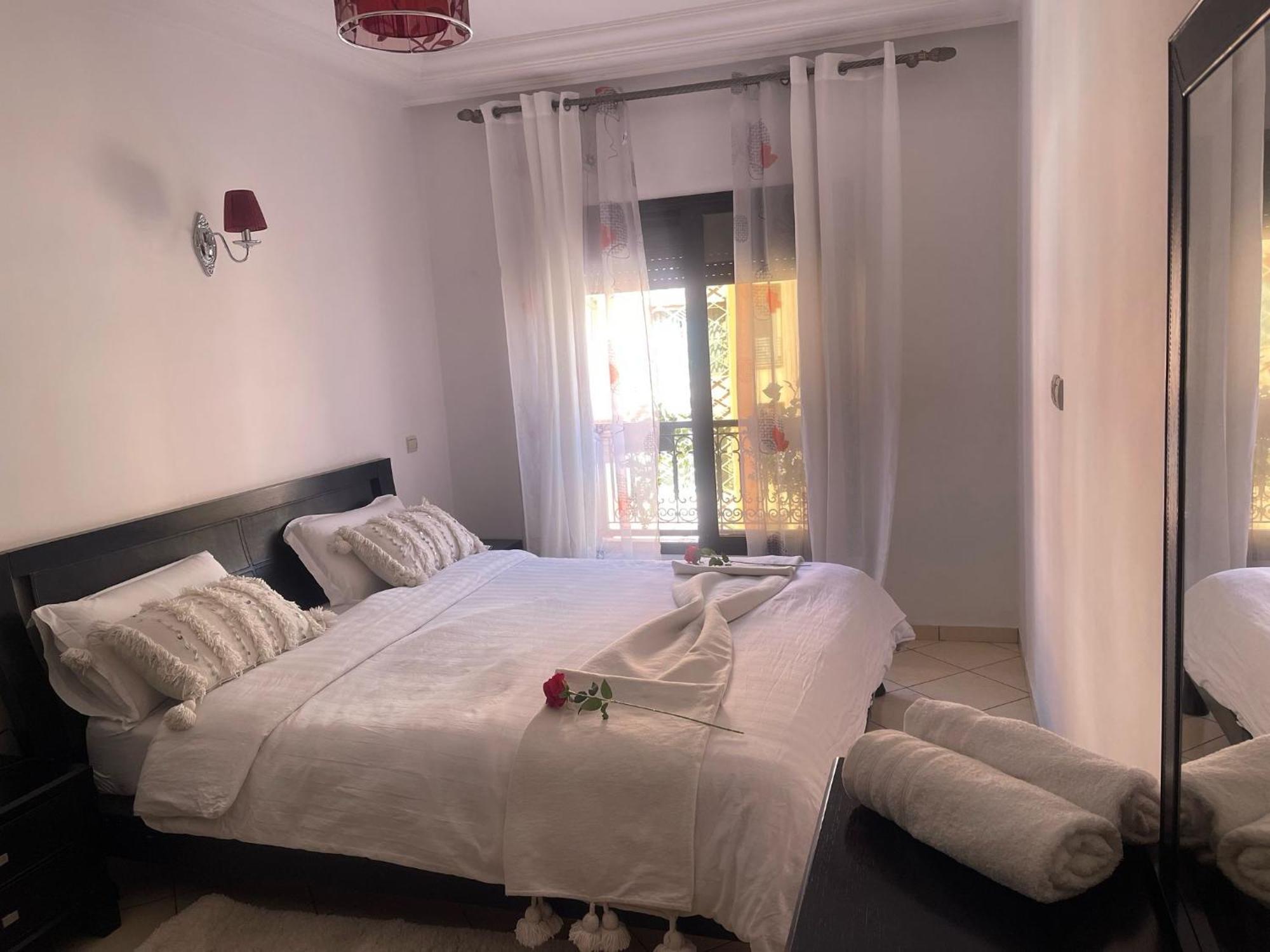 Magnifique Appartement Spacieux Confort Propre Familial 2 Chambres Salon Et Salle A Manger A 20Mn A Pied De Place Jemaa El Fina 4 Piscines Dans Espace De Golf A 12 Mn En Voitures L Entree Est Gratuit Pour La Clientele Ouvert Entre 10H Et 20H Marakéš Exteriér fotografie